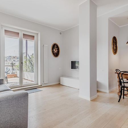 ローマL'Attico Con Terrazza In Corso Franciaアパートメント エクステリア 写真