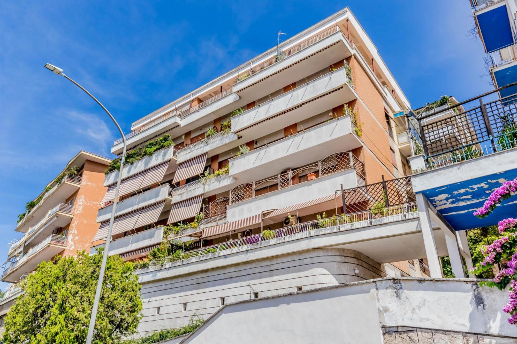 ローマL'Attico Con Terrazza In Corso Franciaアパートメント エクステリア 写真