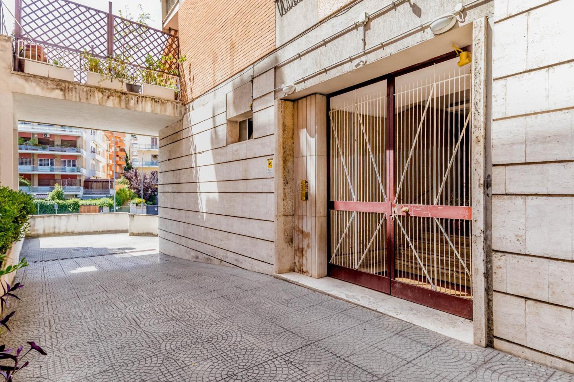 ローマL'Attico Con Terrazza In Corso Franciaアパートメント エクステリア 写真
